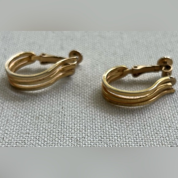 Vintage Napier Gold-Tone Hoop Earrings – Screw Back - Picture 2 of 5
